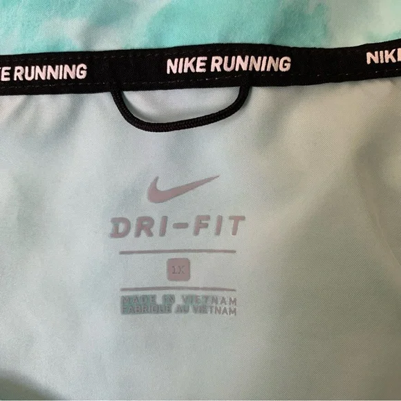 Nike Dri-Fit 1/2 Zip Printed Running Jacket - Size 1X - Picture 10 of 13